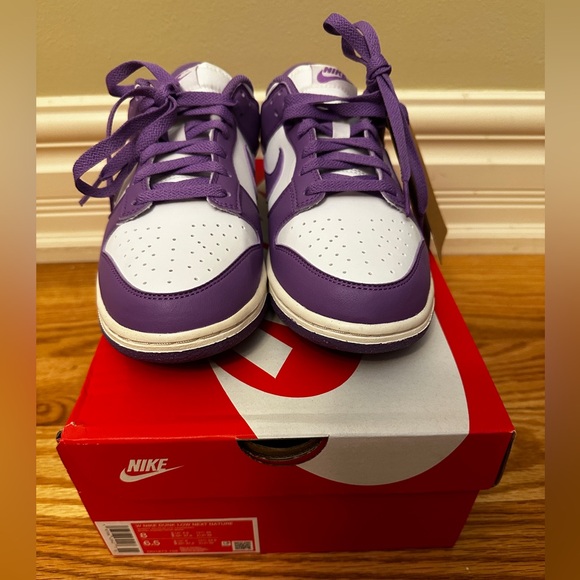 Women's Nike Dunk Low Next Nature Summit White/Black Raspberry - Picture 2 of 9